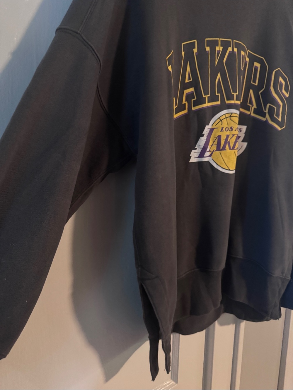 Abercrombie Los Angeles Lakers dark gray Crewneck Sweatshirt - Picture 2 of 4